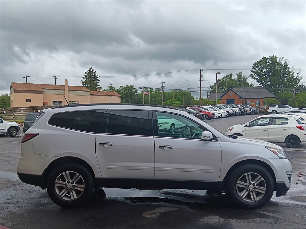 2016 Chevrolet Traverse LT photo